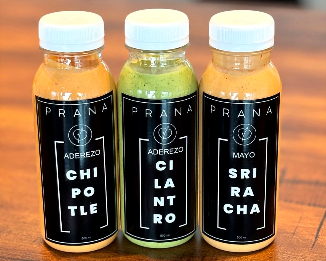 Tres botellas de aderezo Prana de 255 ml: chipotle, cilantro y mayo sriracha